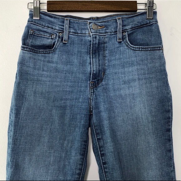 Levi’s 724 High Rise Straight Crop Raw Hem Distressed Jeans - Picture 2 of 8